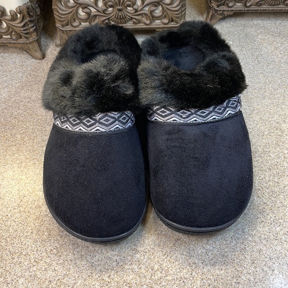 ISOTONER MEMORY FOAM.  SLIPPERS SM 6.5-7 black - Picture 5 of 11